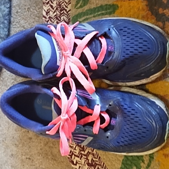 Tennis shoes - Picture 1 of 4